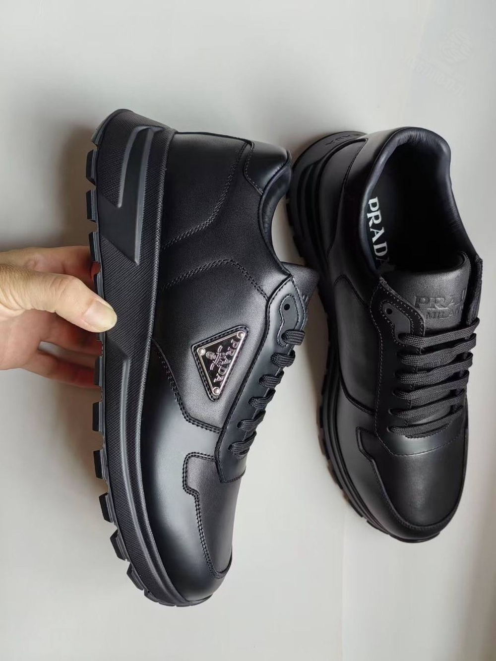 Кроссовки Prada