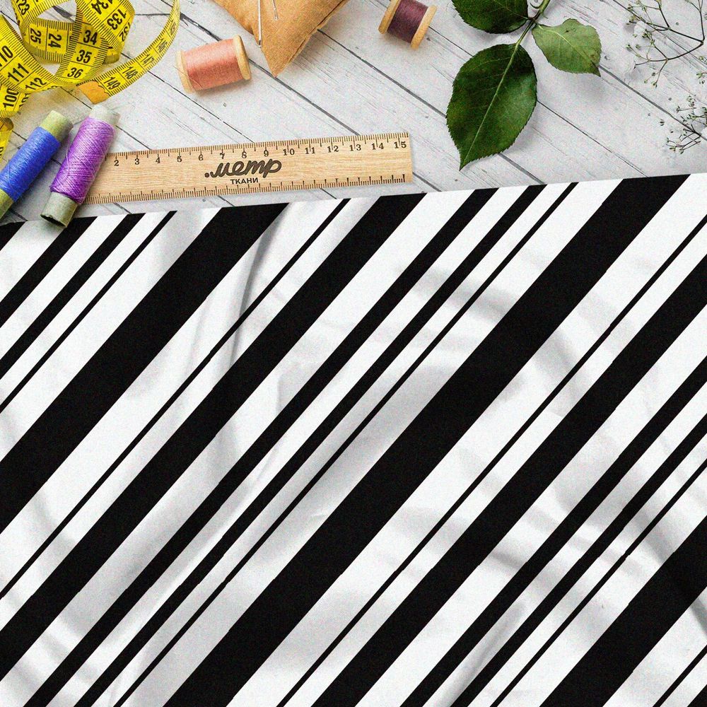 Ткань барби принт с чёрными полосками на белом фоне