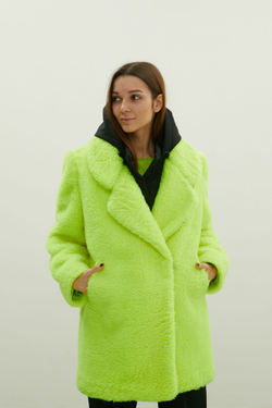 Пальто из меха укороченное