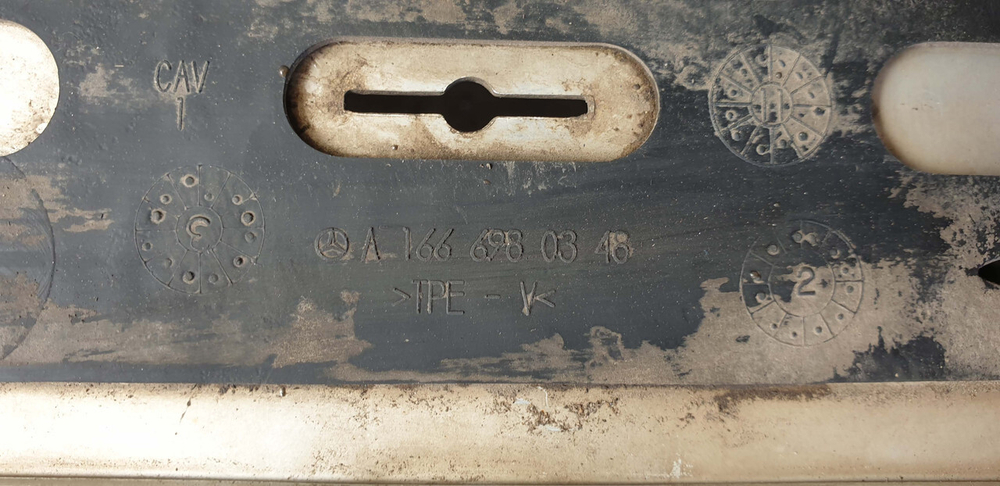 Накладка подножки левой Mercedes GLE (W166) 11-18 Б/У Оригинал A1666980348