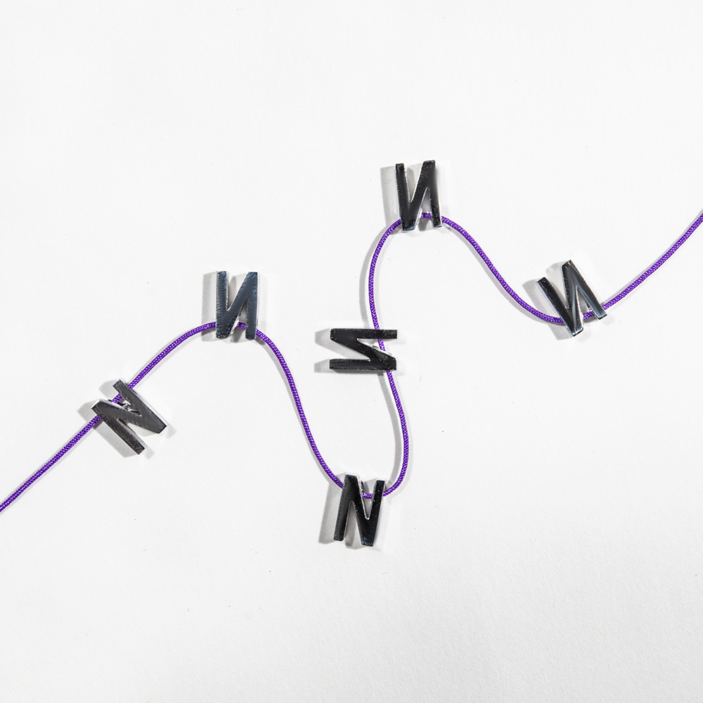 Подвеска в форме буквы "N", 8мм, сталь