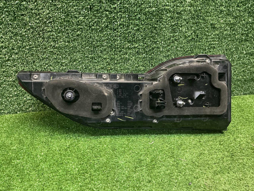 Фонарь левый внутренний BMW X7 G07 (2019-2022)