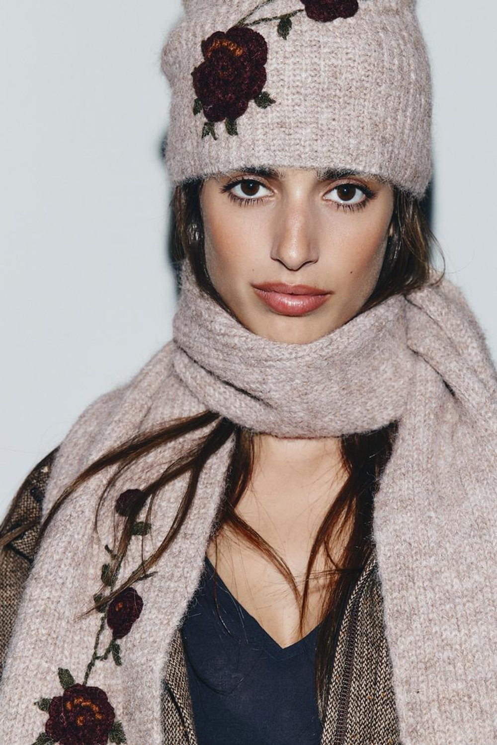 ZARA ШАРФ С ЦВЕТОЧНОЙ ВЫШИВКОЙ, ПЕСОЧНЫЙ