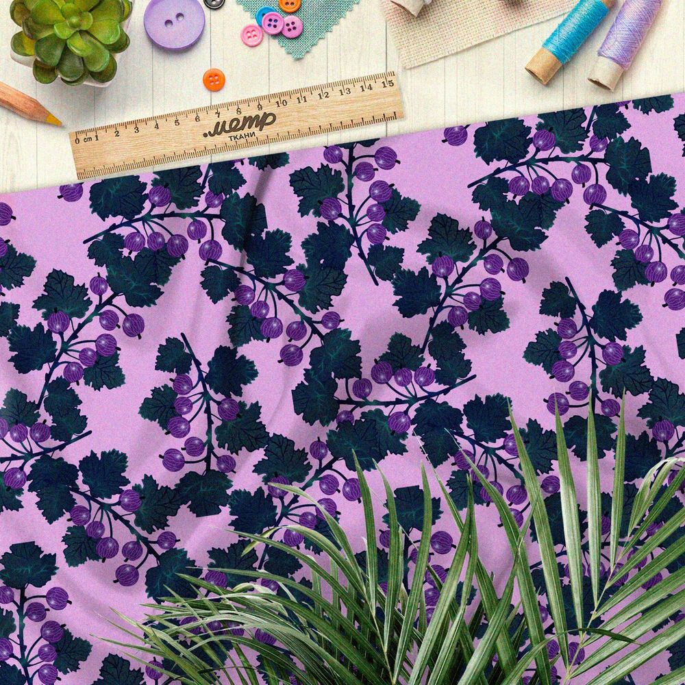 Ткань шифон затемнённая смородина на розовом фоне