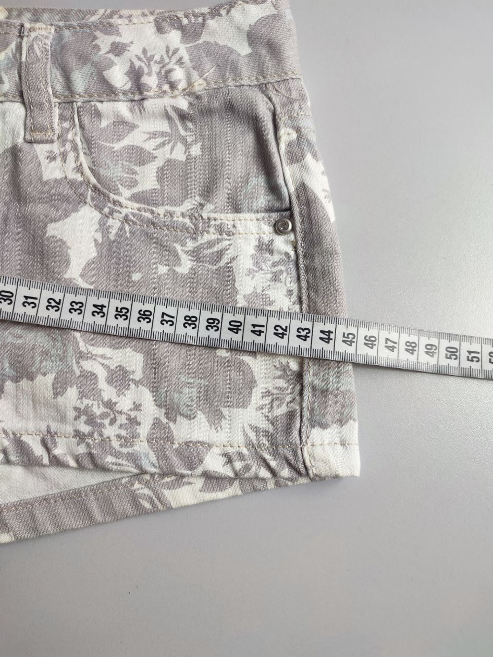 Шорты Incity светлые с принтом 42 размер