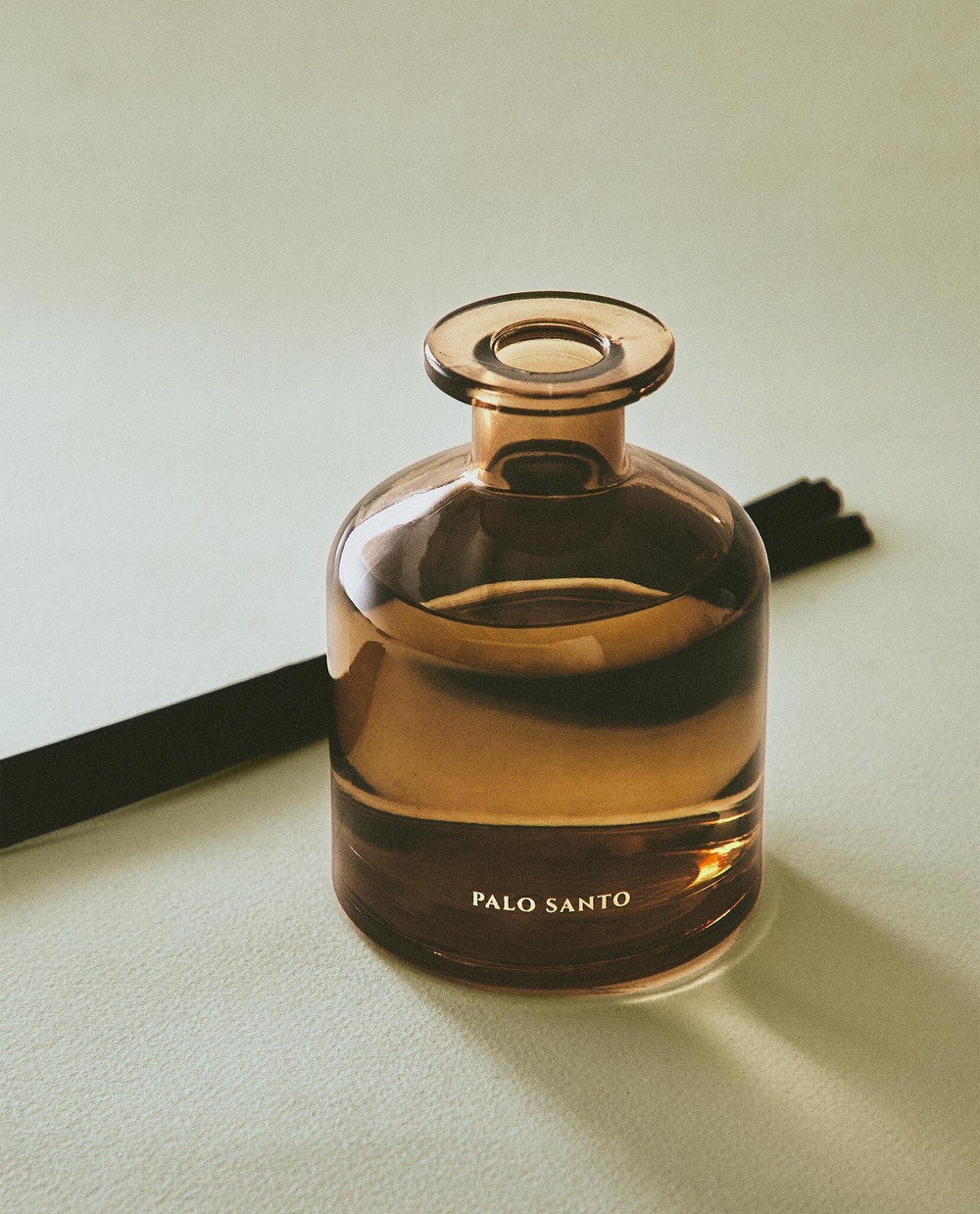 Zara Home PALO SANTO REED DIFFUSERS — ароматический диффузор с тростниковыми палочками, Пало Санто, 250 мл