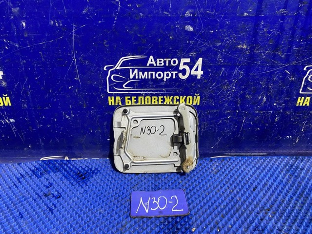 Лючок бензобака NISSAN R'NESSA 1997
