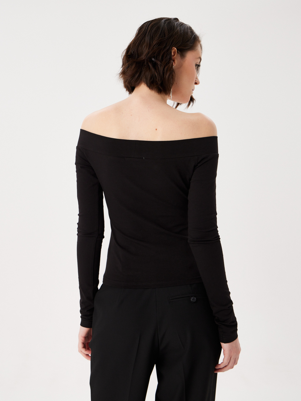 Лонгслив с открытыми плечами