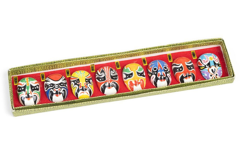 Керамические миниатюры с изображением масок сычуаньской оперы Чуаньцзюй