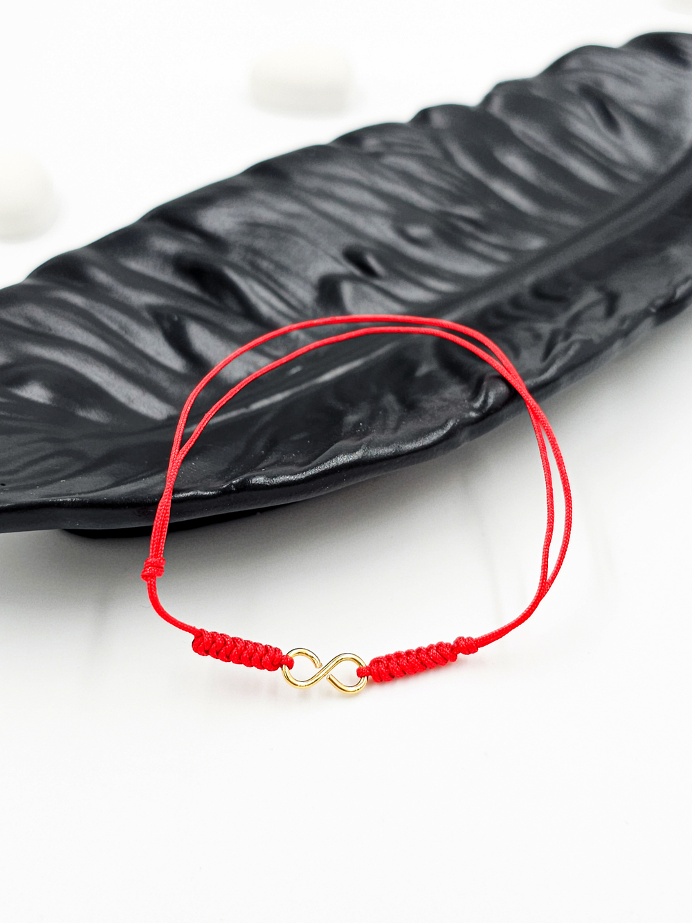 Браслет на ногу Бесконечность. Браслет из красной нити