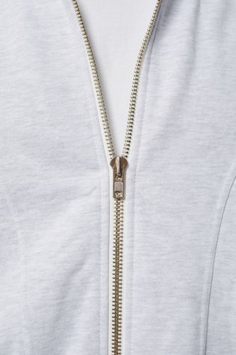 Серый костюм с шортами и худи