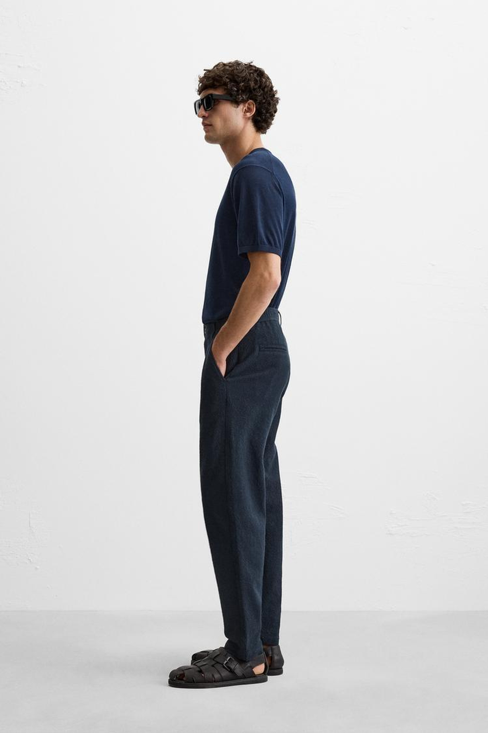 ZARA БРЮКИ ИЗ РЕЛЬЕФНОЙ ТКАНИ С ЗАЩИПАМИ, МОРСКОЙ СИНИЙ