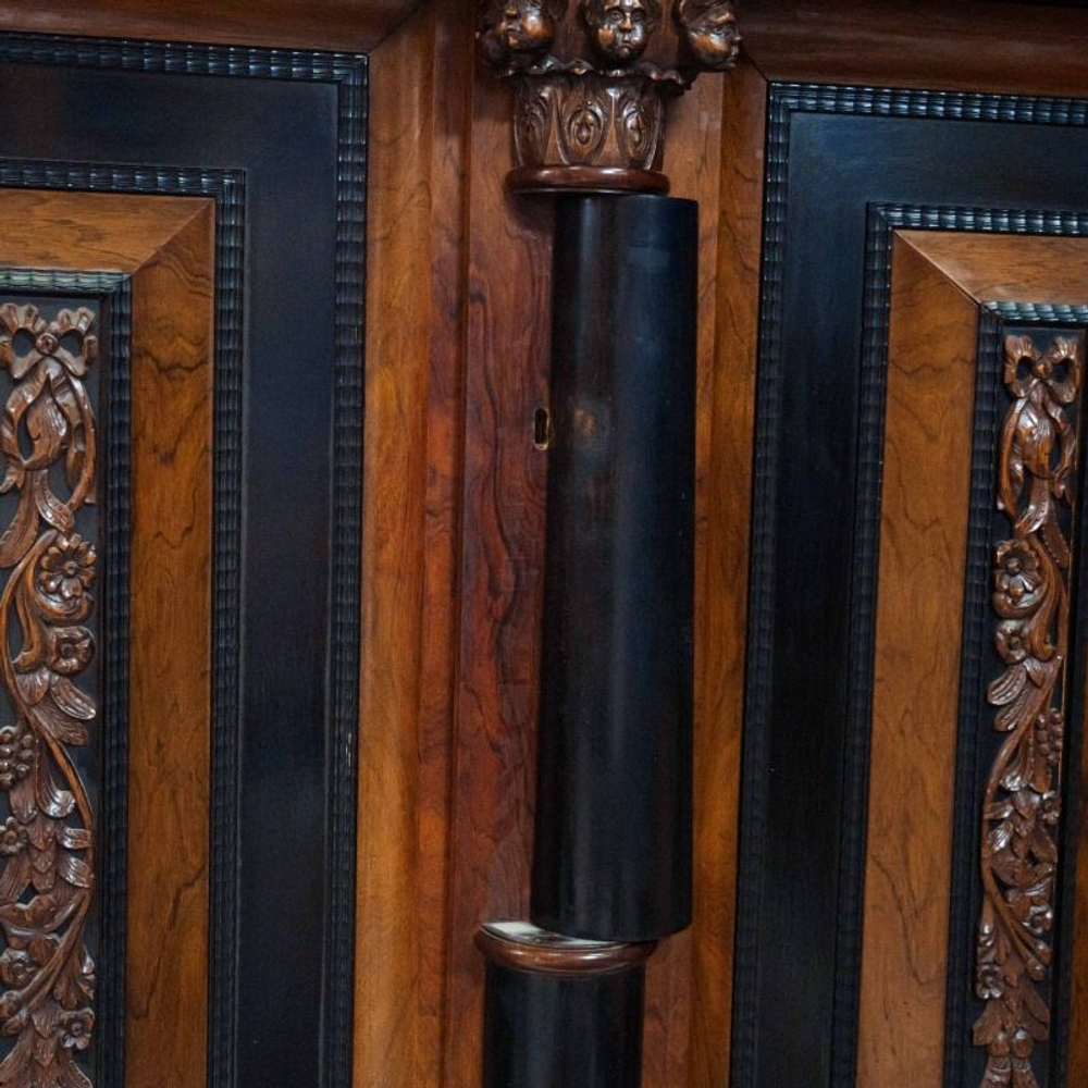 Кабинетный шкаф