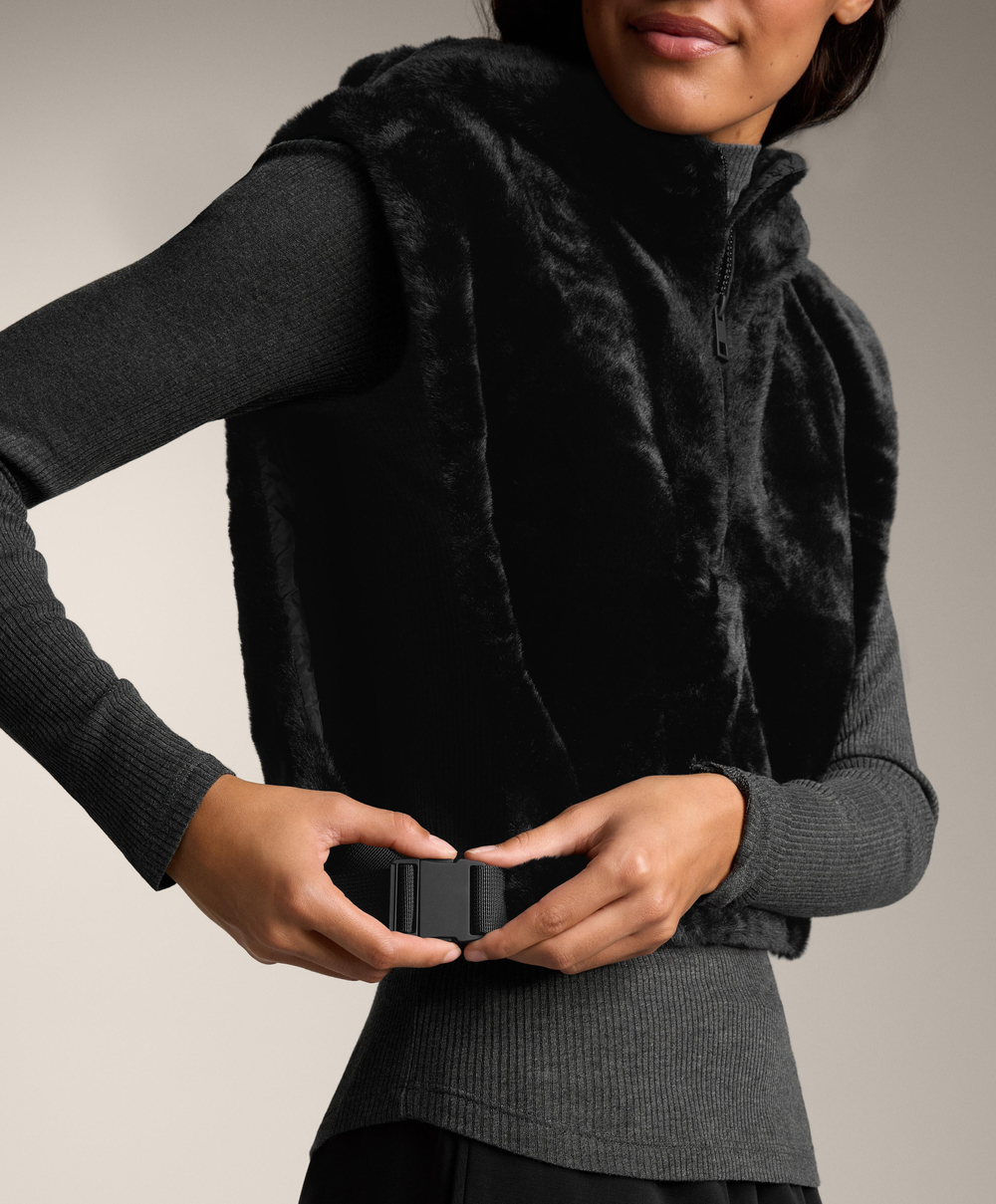 Oysho Жилет из искусственного меха с капюшоном, черный