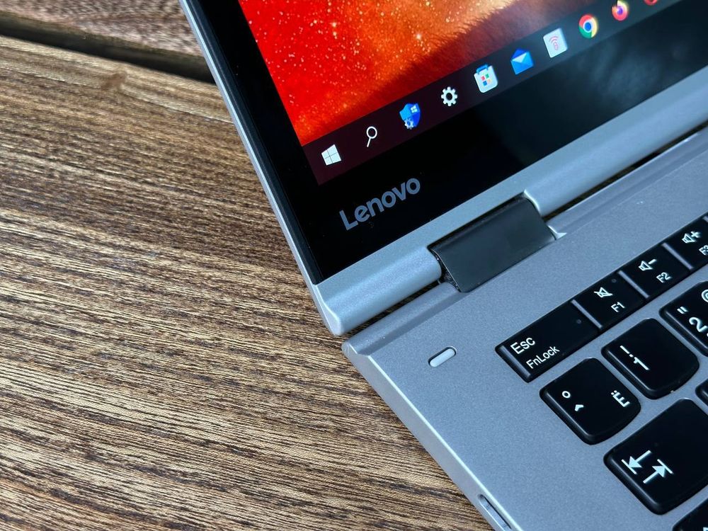 14" Ноутбук Lenovo ThinkPad Yoga X1 Gen 2 Oled Silver (2560x1440, Intel Core i7-7600U, RAM 16ГБ, SSD 512ГБ, Intel HD Graphics 620, Win 10 Pro)