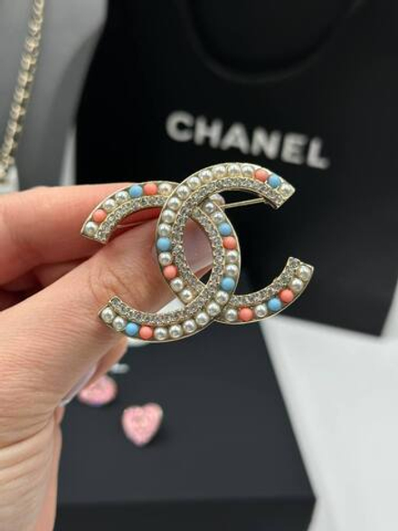 Брошь CHANEL