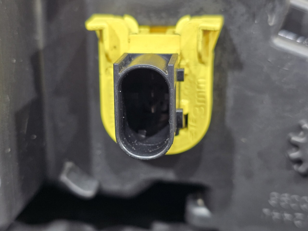 Фара противотуманная верхняя левая 2023г