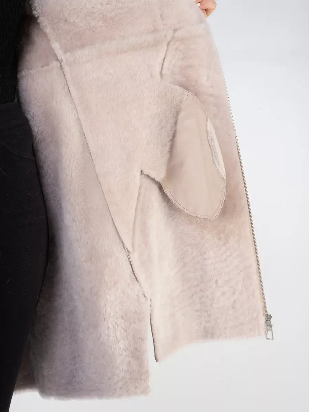 Дубленка зимняя натуральная с капюшоном