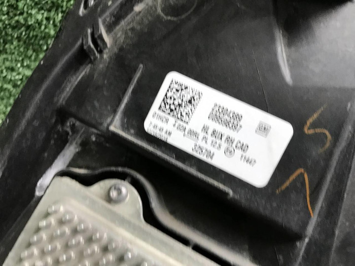 Битая Фара правая Cadillac Escalade 4 (14-20) LED