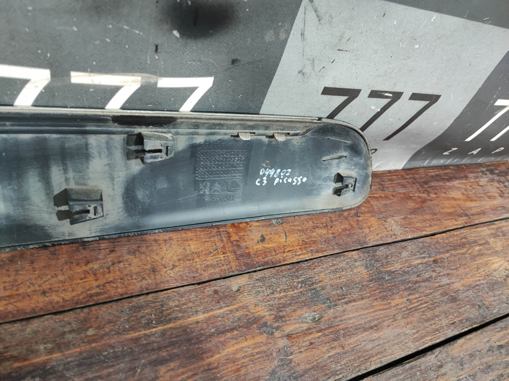 Накладка двери передней правой Citroen C3 Picasso 08-17 Б/У Оригинал 9686338477