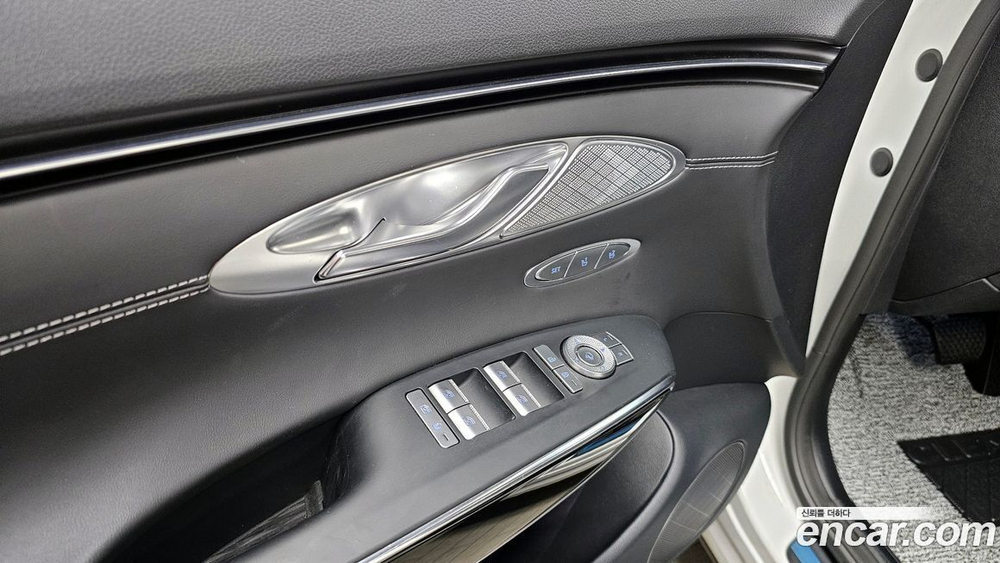 Genesis GV70 2.5T Бензин 2WD (05.2022)