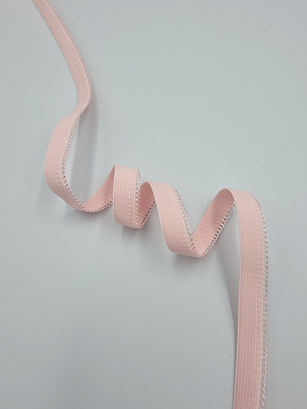 Резинка ажурная тонкая светло-розовая 10 мм (Pantone 12-1706 TPG)