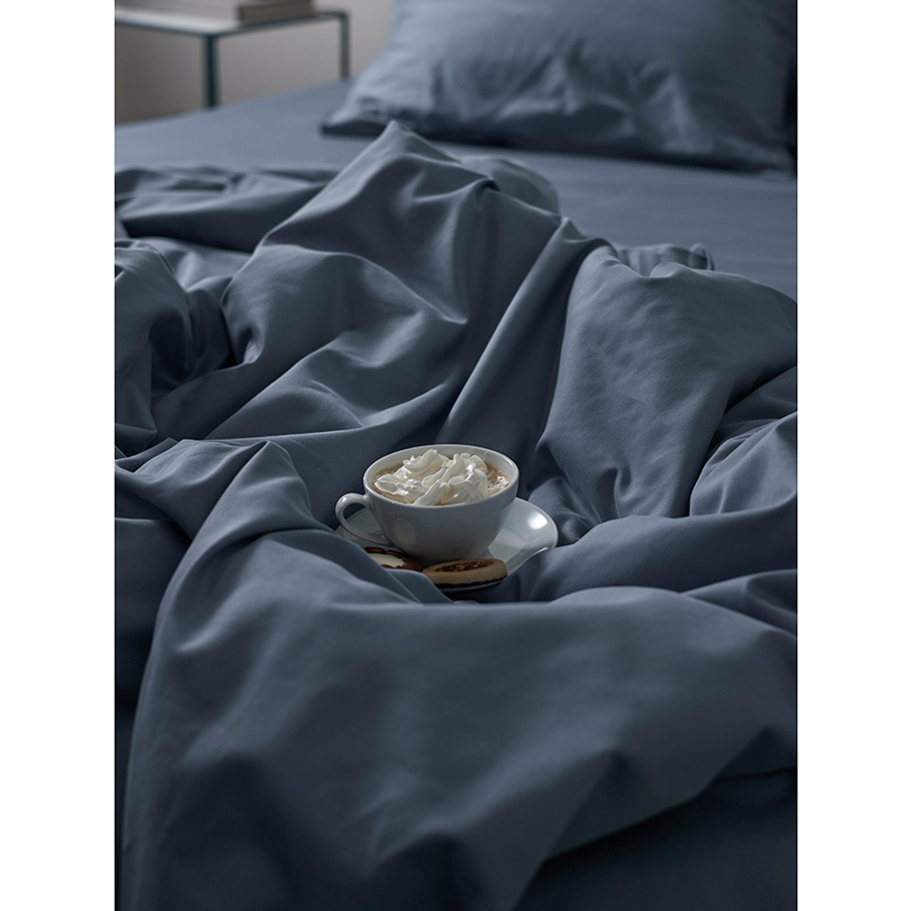 Комплект постельного белья из сатина джинсово-синего цвета с брашинг-эффектом из коллекции essential, 200х220 см
