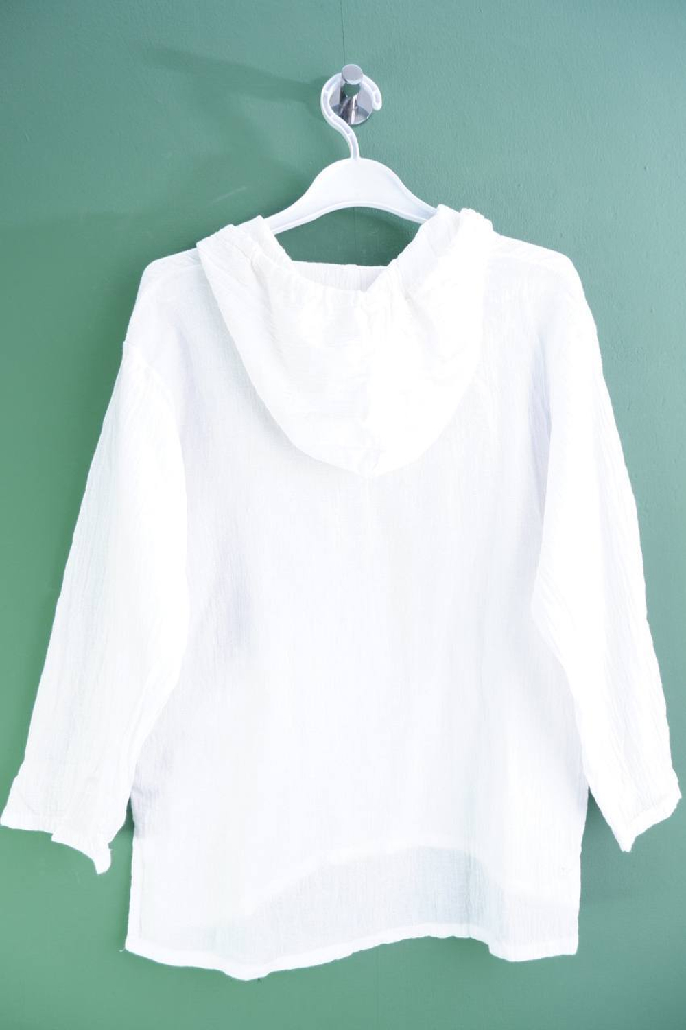 Рубашка тоненькая, идеально для первых дней на море на рост 128-134 или 8-9 лет