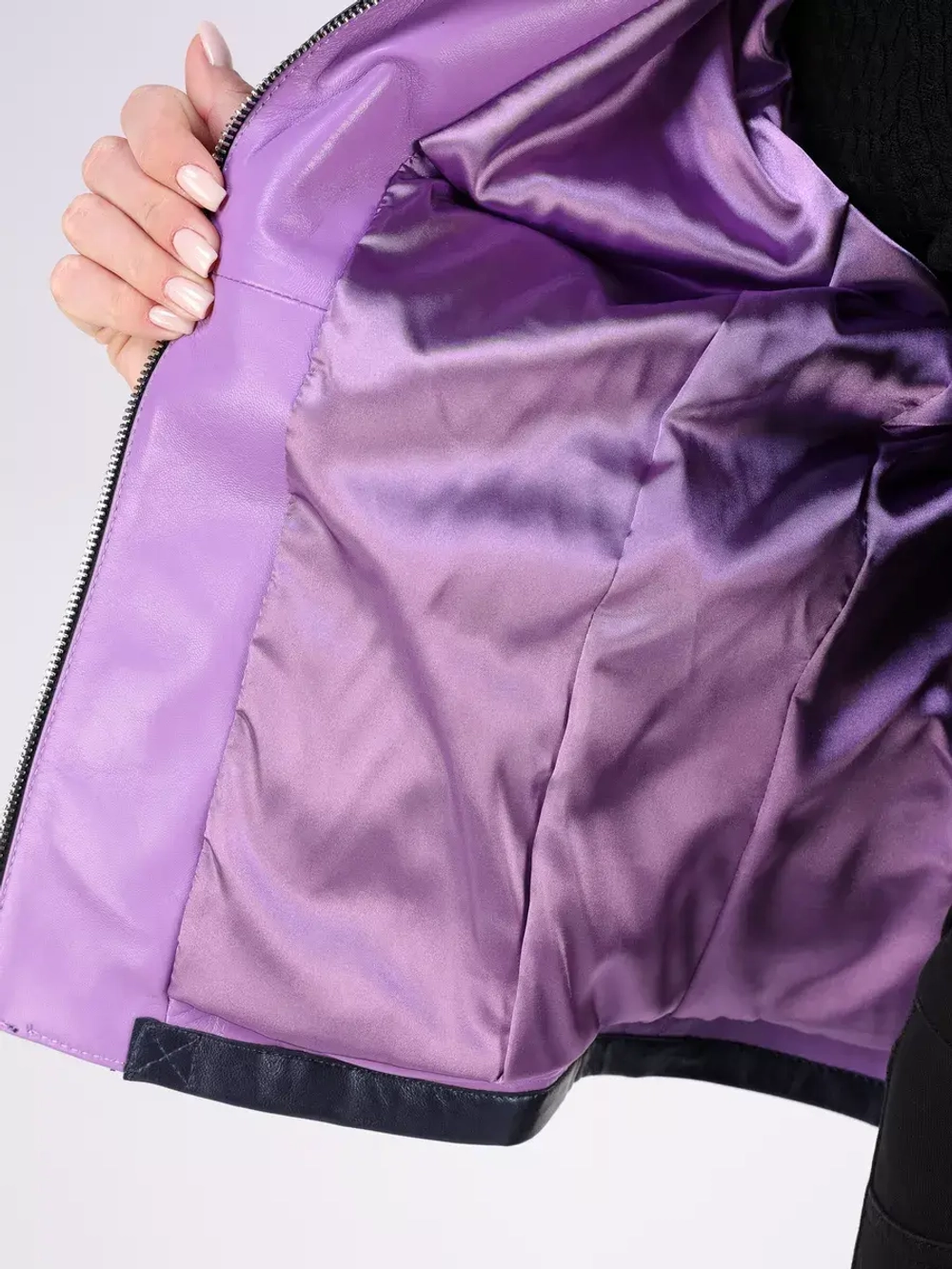 Кожаная куртка демисезонная с капюшоном