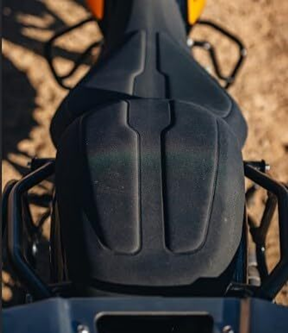 Пассажирское сиденье Royal Enfield Black Adventure Passenger Seat Himalayan 450 KXA00428