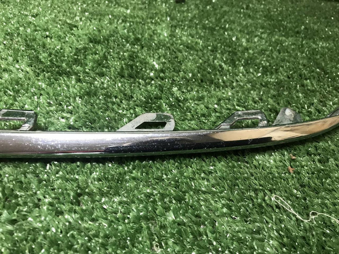 Молдинг переднего бампера Mercedes S W222 (17-20)