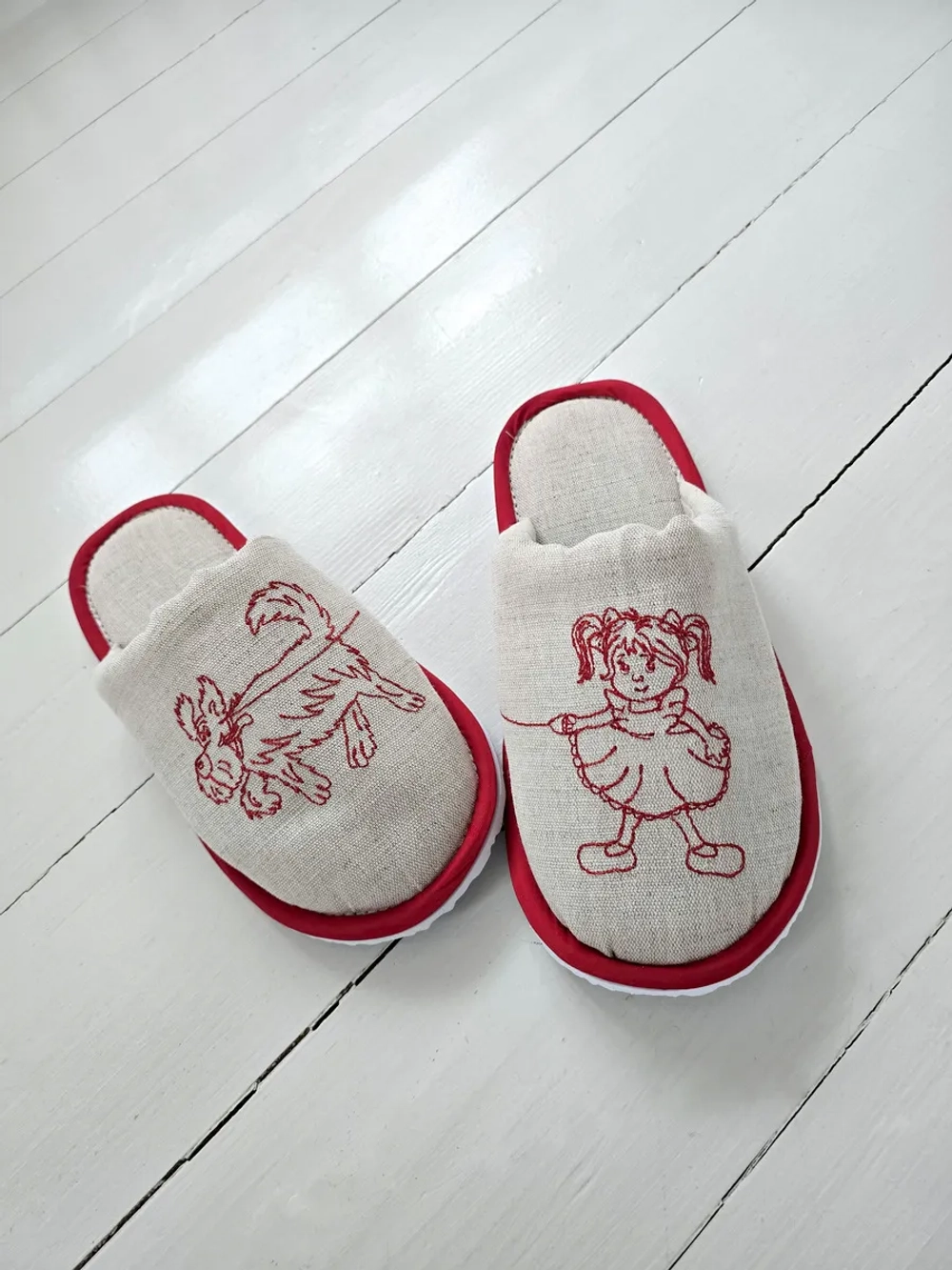 Льняные тапочки с вышивкой