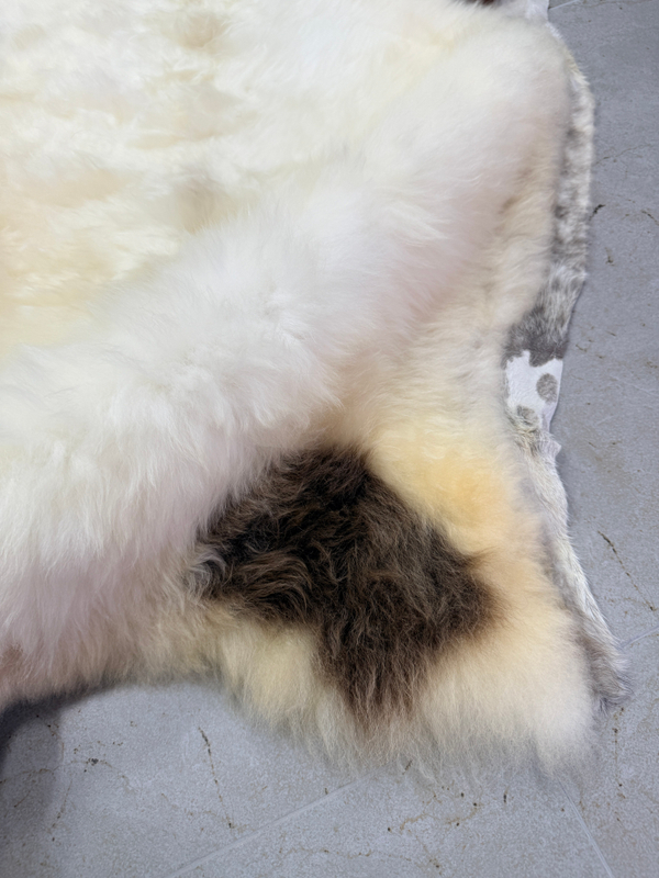 Шкура коврик меховой прикроватный овчина, 120х65 см.