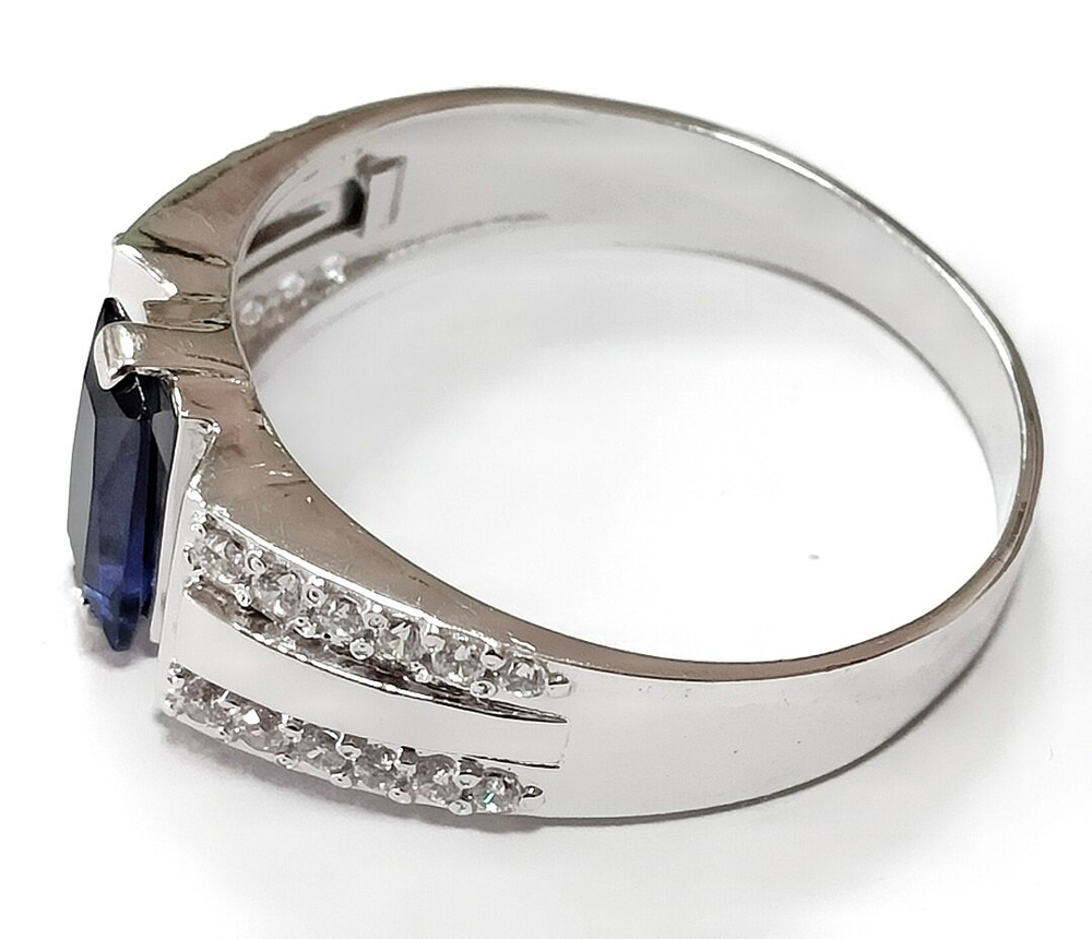 Ювелирное мужское кольцо из серебра с фианитами