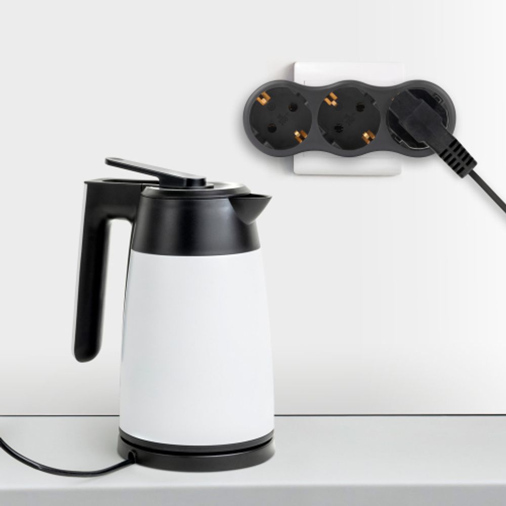 Разветвитель электрический ЭРА SPx-3e-B на 3 розетки с заземлением 16А черный | Тройники