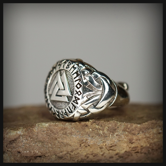 Кольцо-печатка "Валькнут" литье художественное , мельхиор