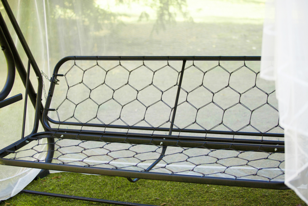 Качели садовые OLSA 3-х местные Турин(каркас черный, м/э бежевый, белый рис.цветы)1 уп.