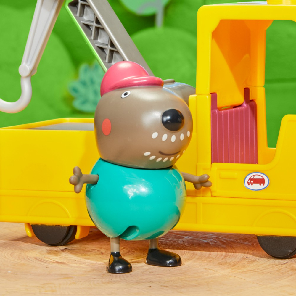 Hasbro Świnka Peppa - Грузовик Дедушки Пса с буксирным крюком F9519