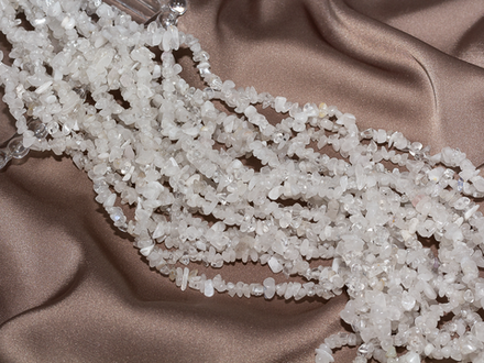 Нить бусины из кварца 4-6мм (галька)