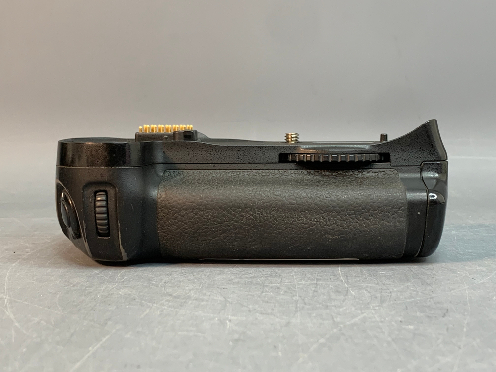 Nikon MB-D10