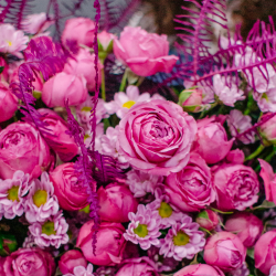 73. Нежный поэтичный дуо-букет с кустовыми розами и сантини