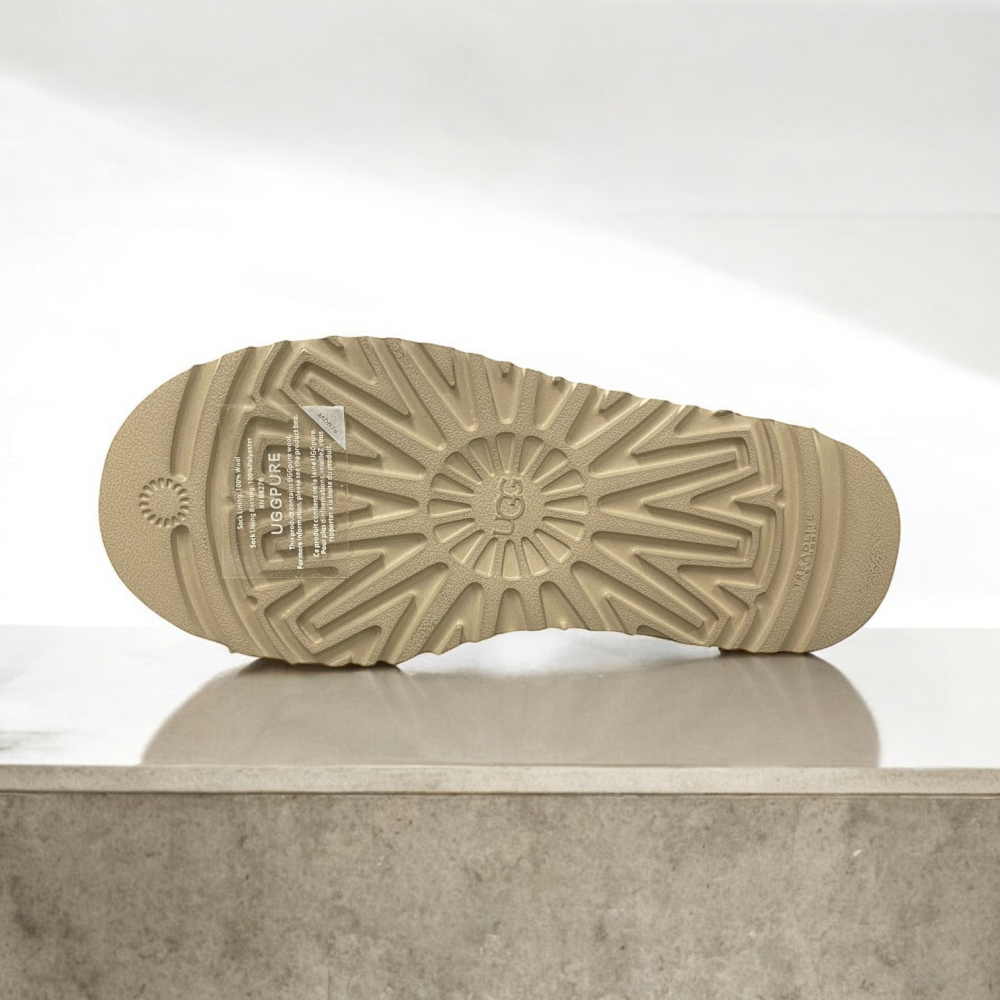 UGG Neumel Platform Chelsea • Bone