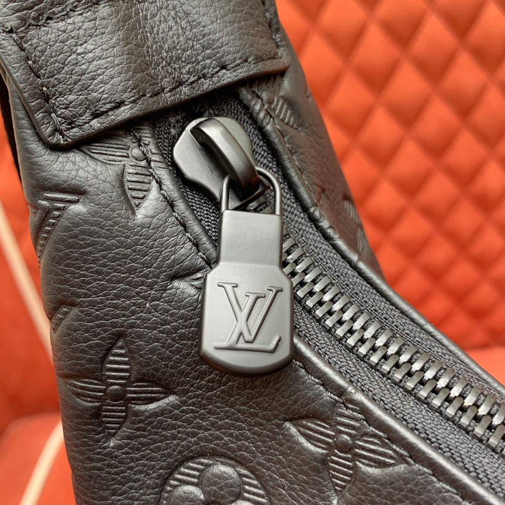 Louis Vuitton Hobo Cargo