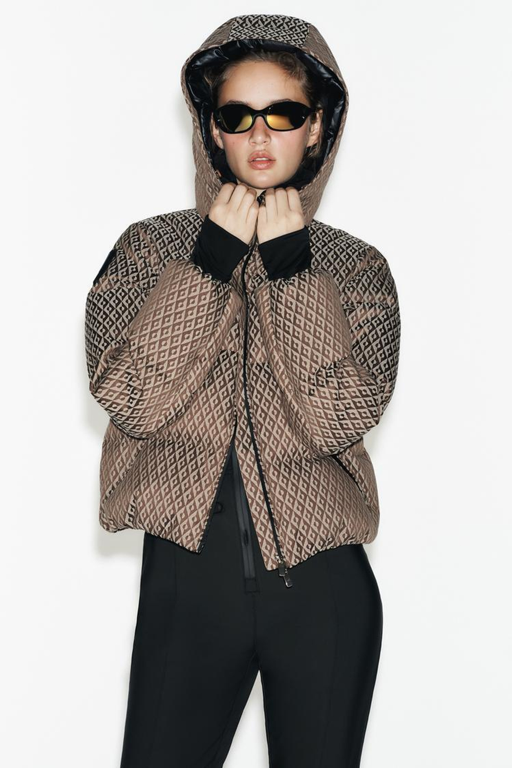 ZARA ВОДОНЕПРОНИЦАЕМАЯ КУРТКА С КАПЮШОНОМ, БЕЖЕВО-КОРИЧНЕВЫЙ