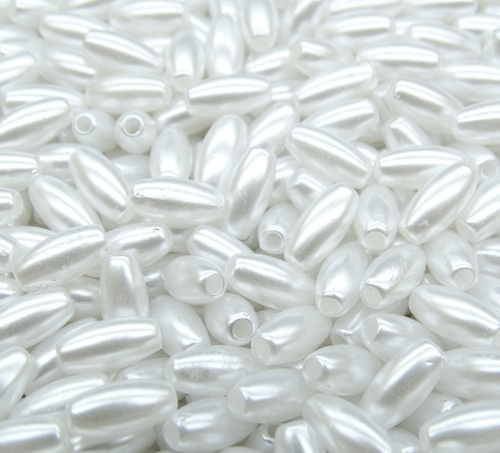 БА001БР610 Акриловые бусины формы "рис", цвет: белый, размер: 6х10 мм, 15 гр.