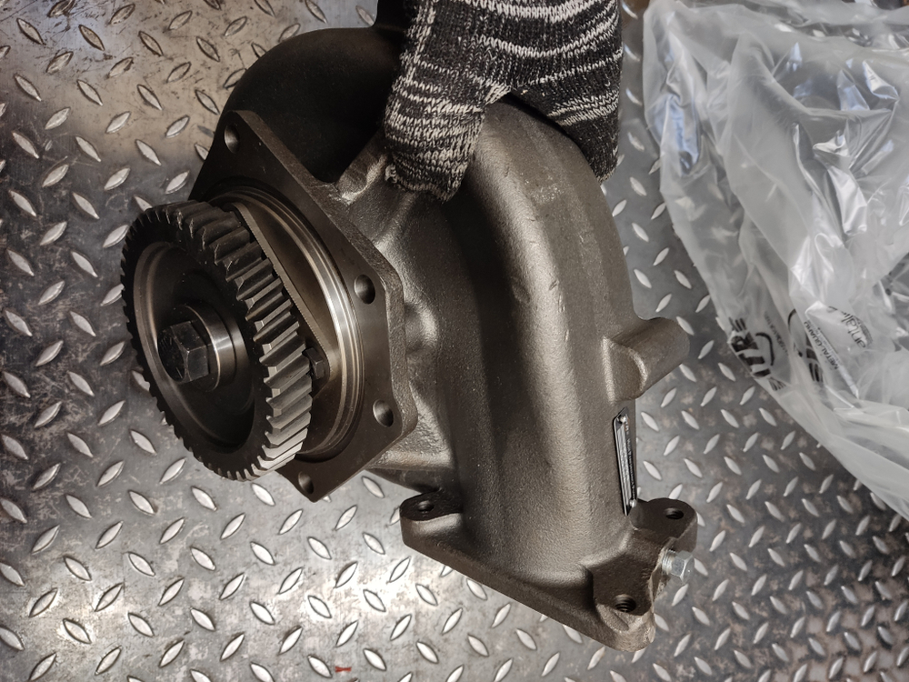 Водяная помпа 137-1338