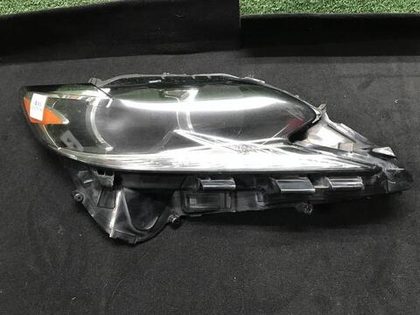 Стекло фары правое Lexus ES 6 (2015-2018)