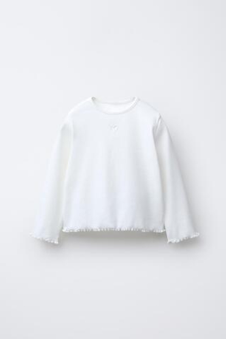 ZARA ФУТБОЛКА В РУБЧИК С СЕРДЦЕМ, БЕЛЫЙ