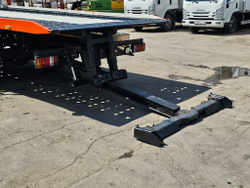 Эвакуаторная платформа 4.5 т с КМУ 3.2 т на шасси Isuzu Elf KV600