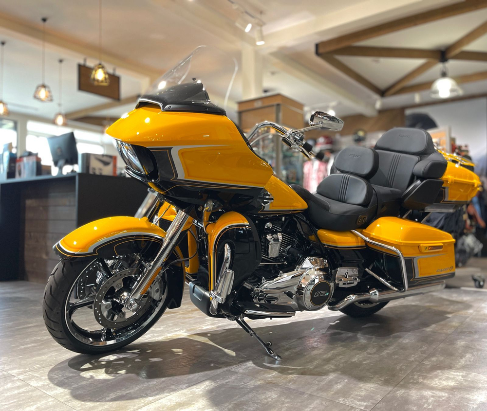 Harley-Davidson CVO Road Glide Limited (Hightail Yellow Pearl)